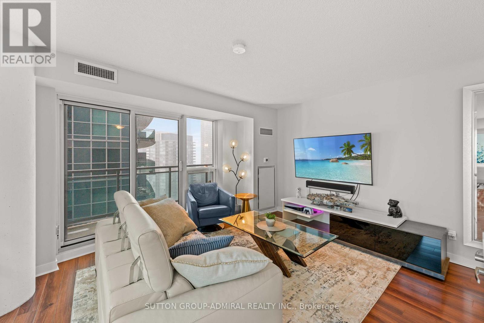 2513 - 155 Legion Road, Toronto, ON - Indoor Photo Showing Living Room