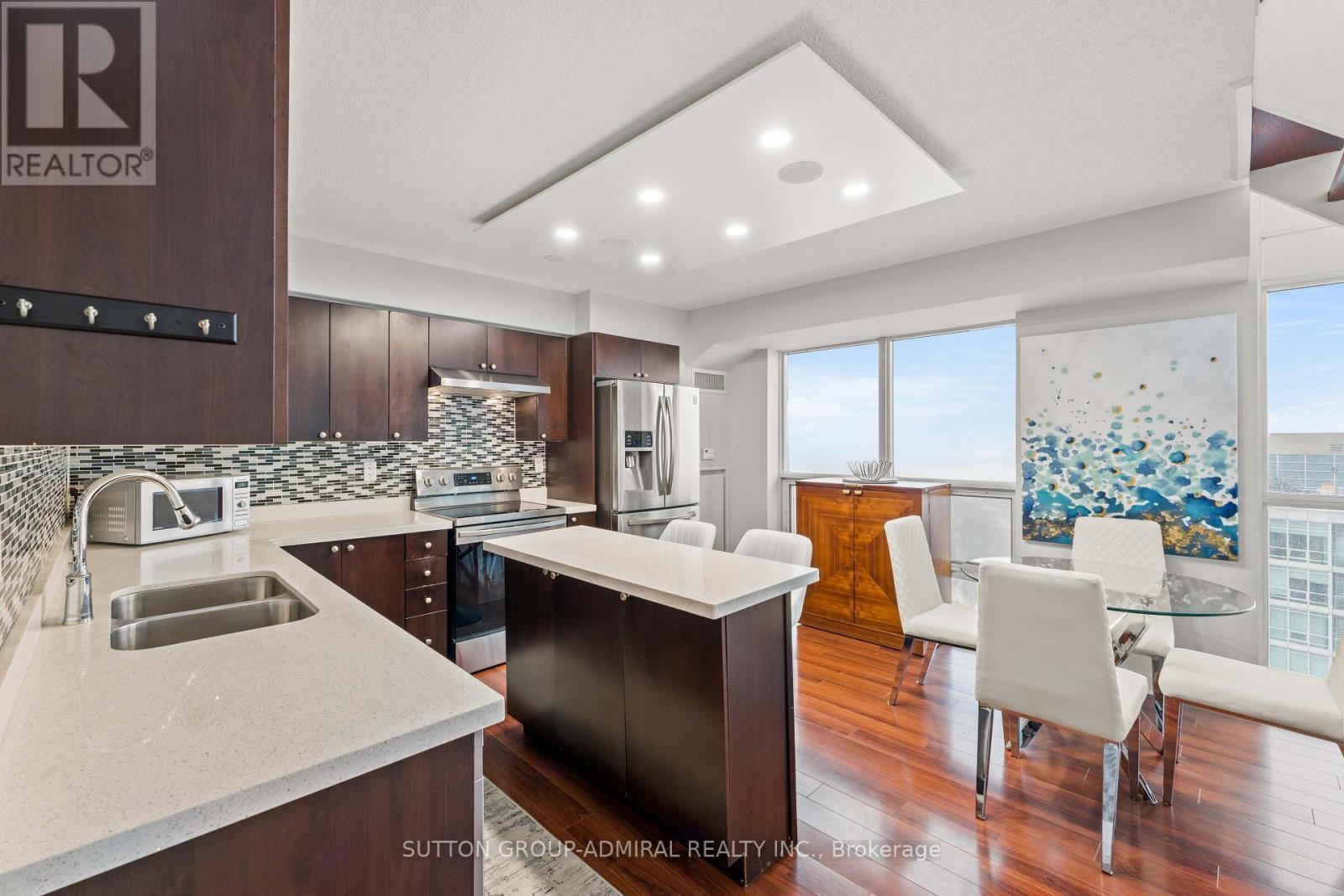 2513 - 155 Legion Road, Toronto, ON - Indoor Photo Showing Kitchen With Double Sink With Upgraded Kitchen