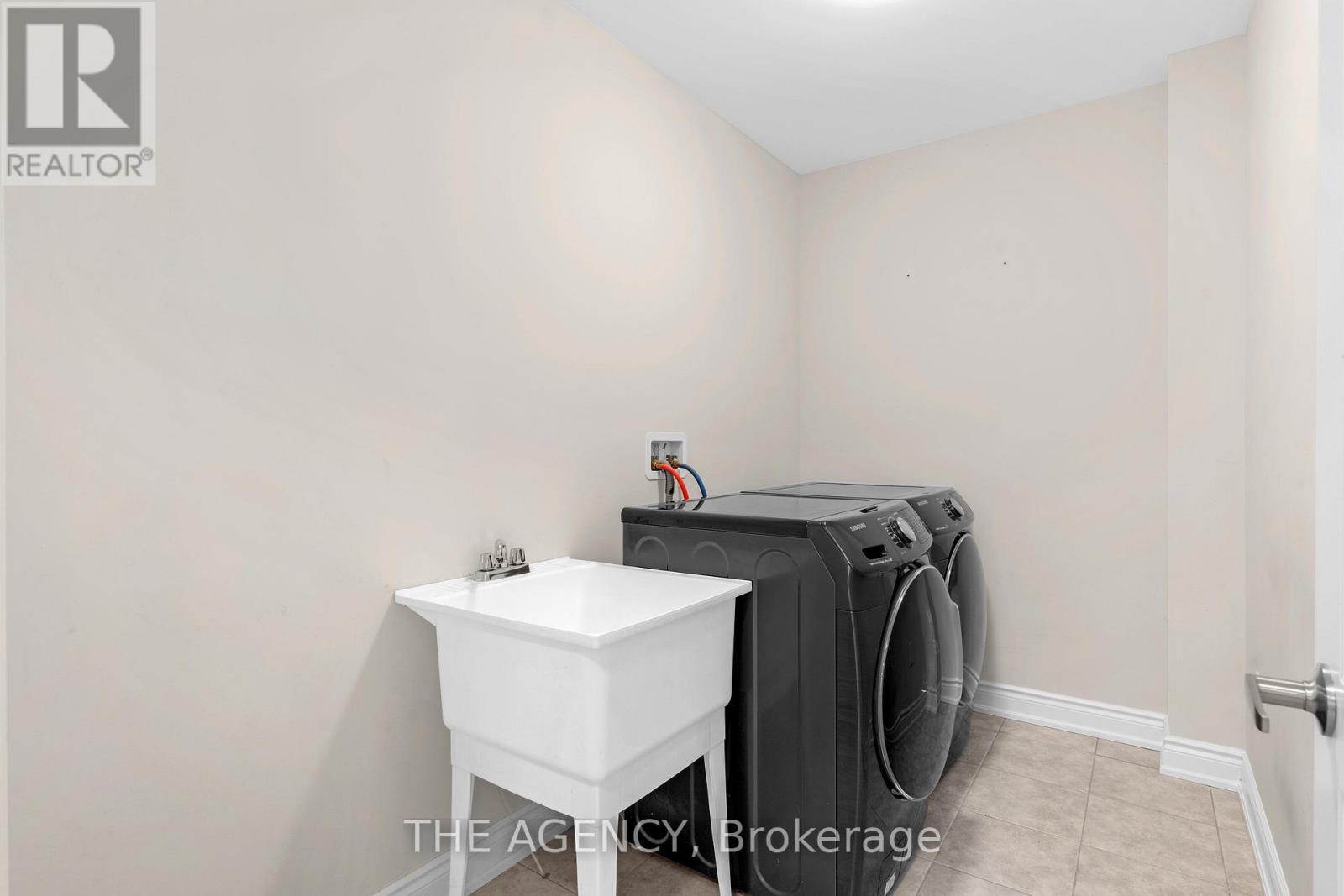 223 Thompson Road, Haldimand, ON - Indoor Photo Showing Laundry Room