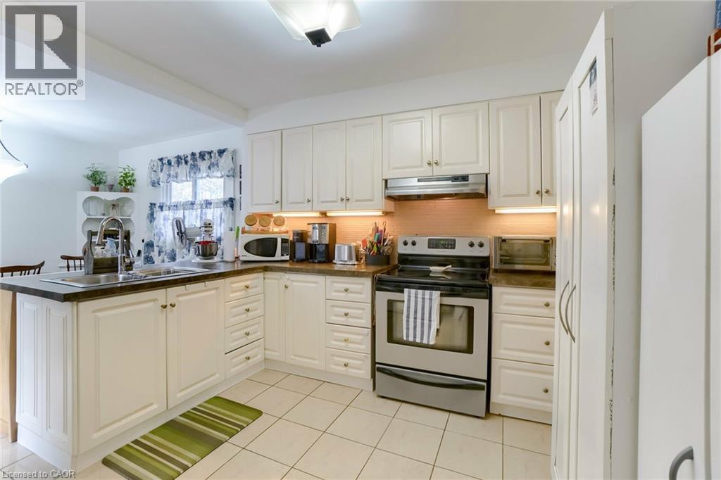 160 Welland Avenue, St. Catharines, ON - Indoor Photo Showing Kitchen