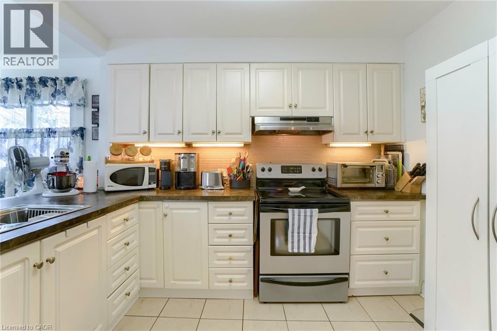 160 Welland Avenue, St. Catharines, ON - Indoor Photo Showing Kitchen