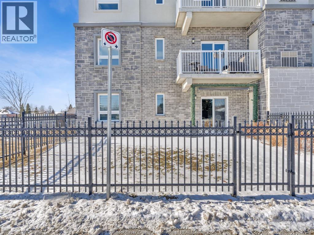 1675 Banwell Unit# 104, Windsor, ON - Outdoor
