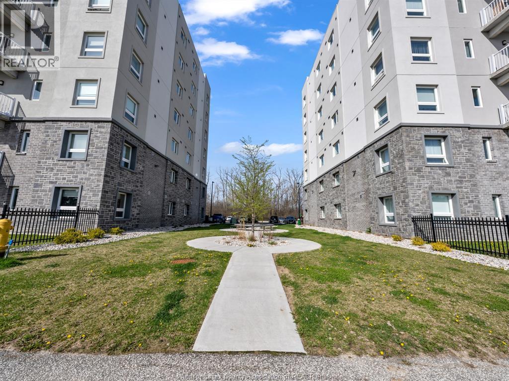 1675 Banwell Unit# 104, Windsor, ON - Outdoor