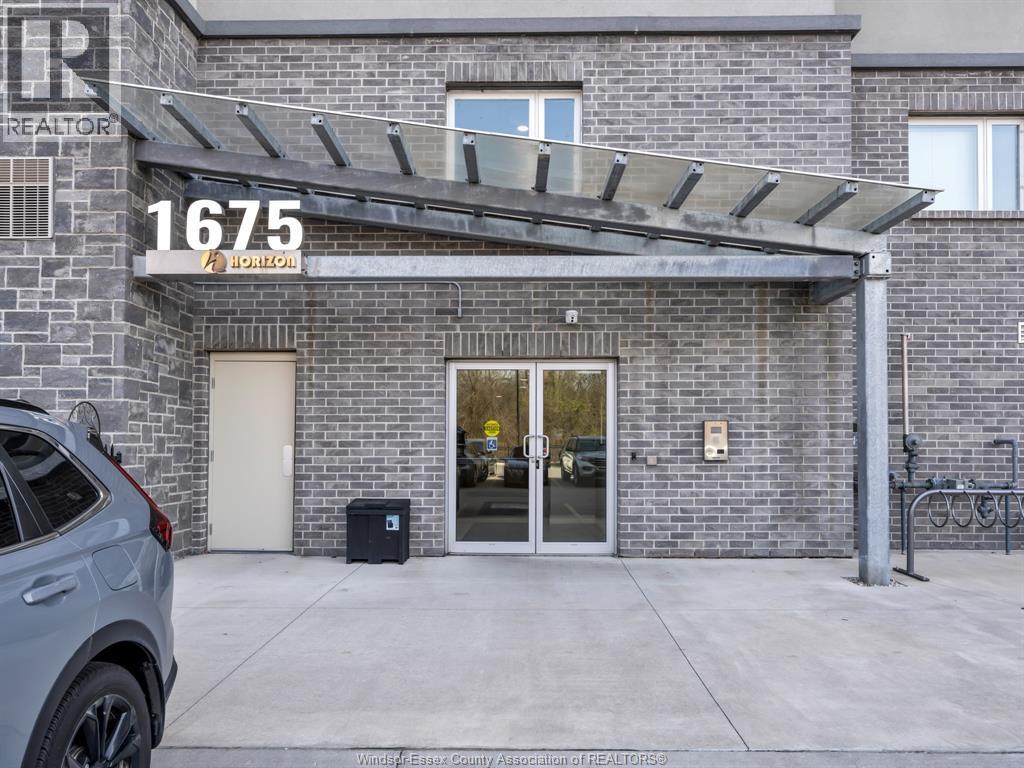 1675 Banwell Unit# 104, Windsor, ON - Photo Showing Garage