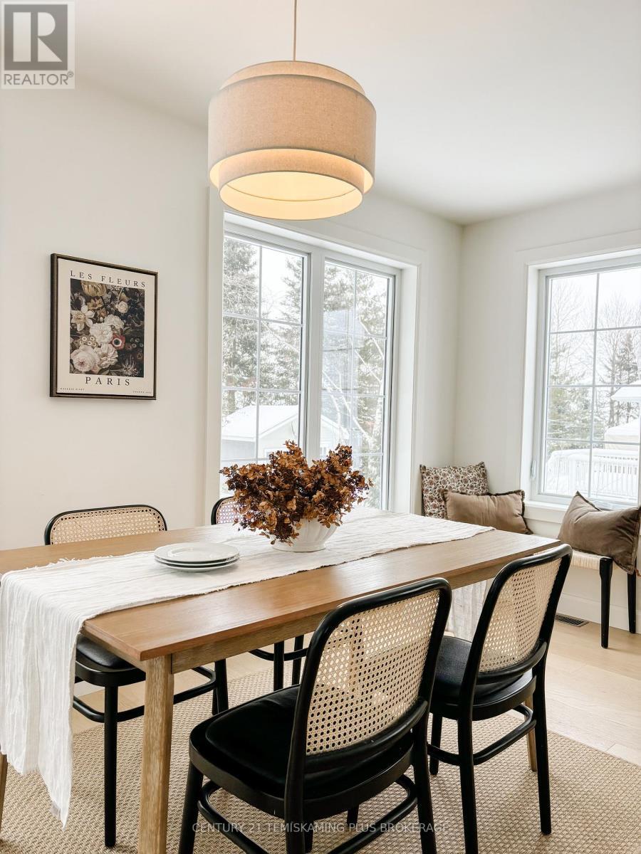 272 Cosman Crescent, Temiskaming Shores (New Liskeard), ON - Indoor Photo Showing Dining Room