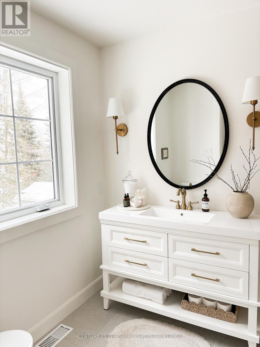 En-suite - 272 Cosman Crescent, Temiskaming Shores (New Liskeard), ON - Indoor Photo Showing Bathroom
