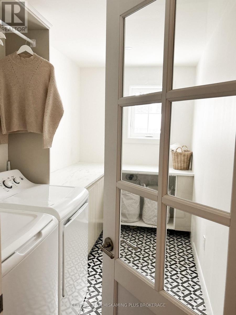 272 Cosman Crescent, Temiskaming Shores (New Liskeard), ON - Indoor Photo Showing Laundry Room