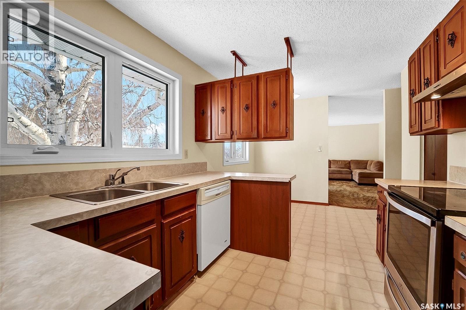 211 Main Street, Vanscoy, SK - Indoor Photo Showing Kitchen With Double Sink