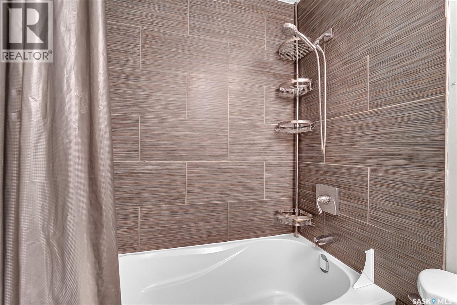 211 Main Street, Vanscoy, SK - Indoor Photo Showing Bathroom