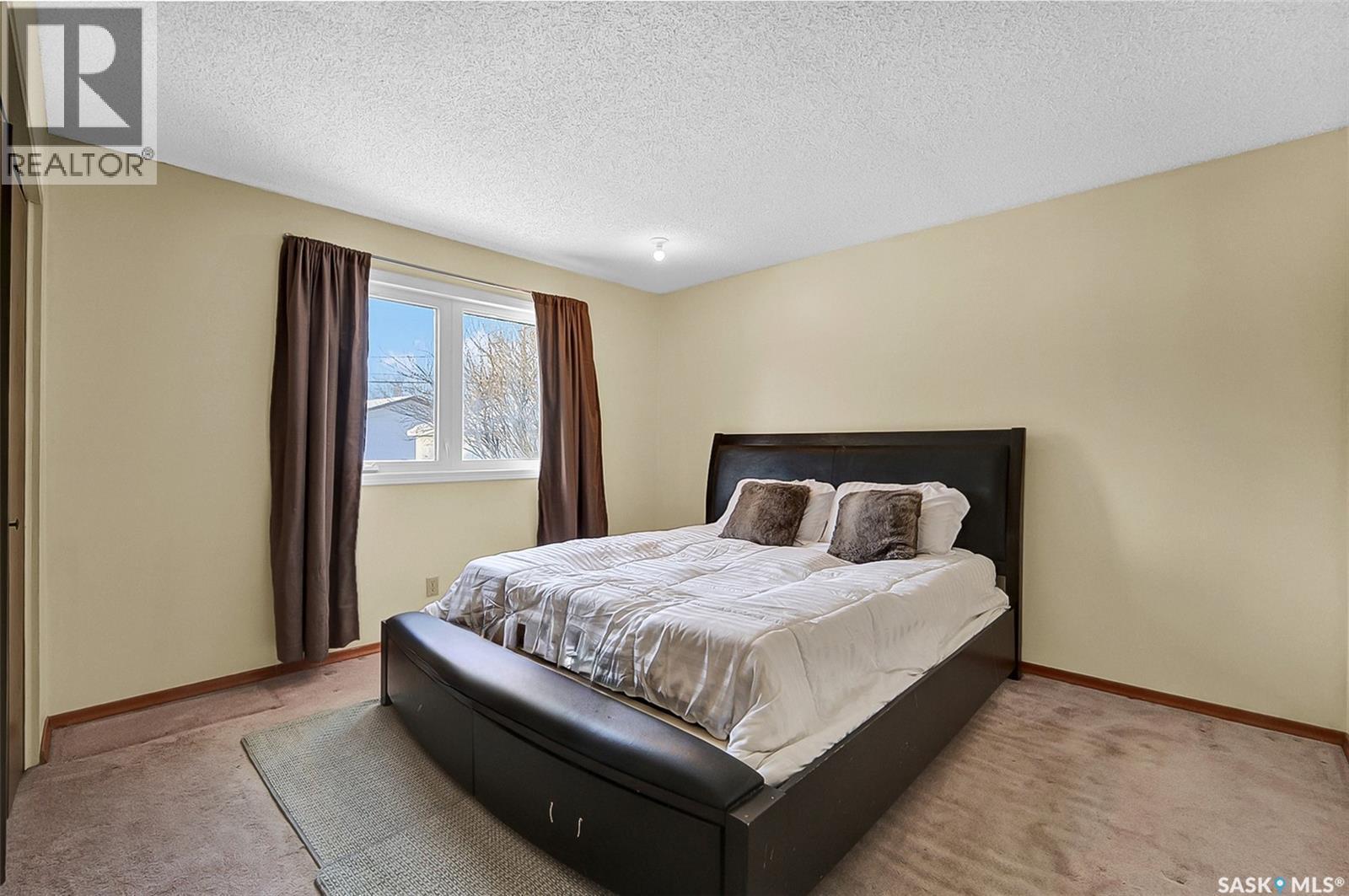 211 Main Street, Vanscoy, SK - Indoor Photo Showing Bedroom