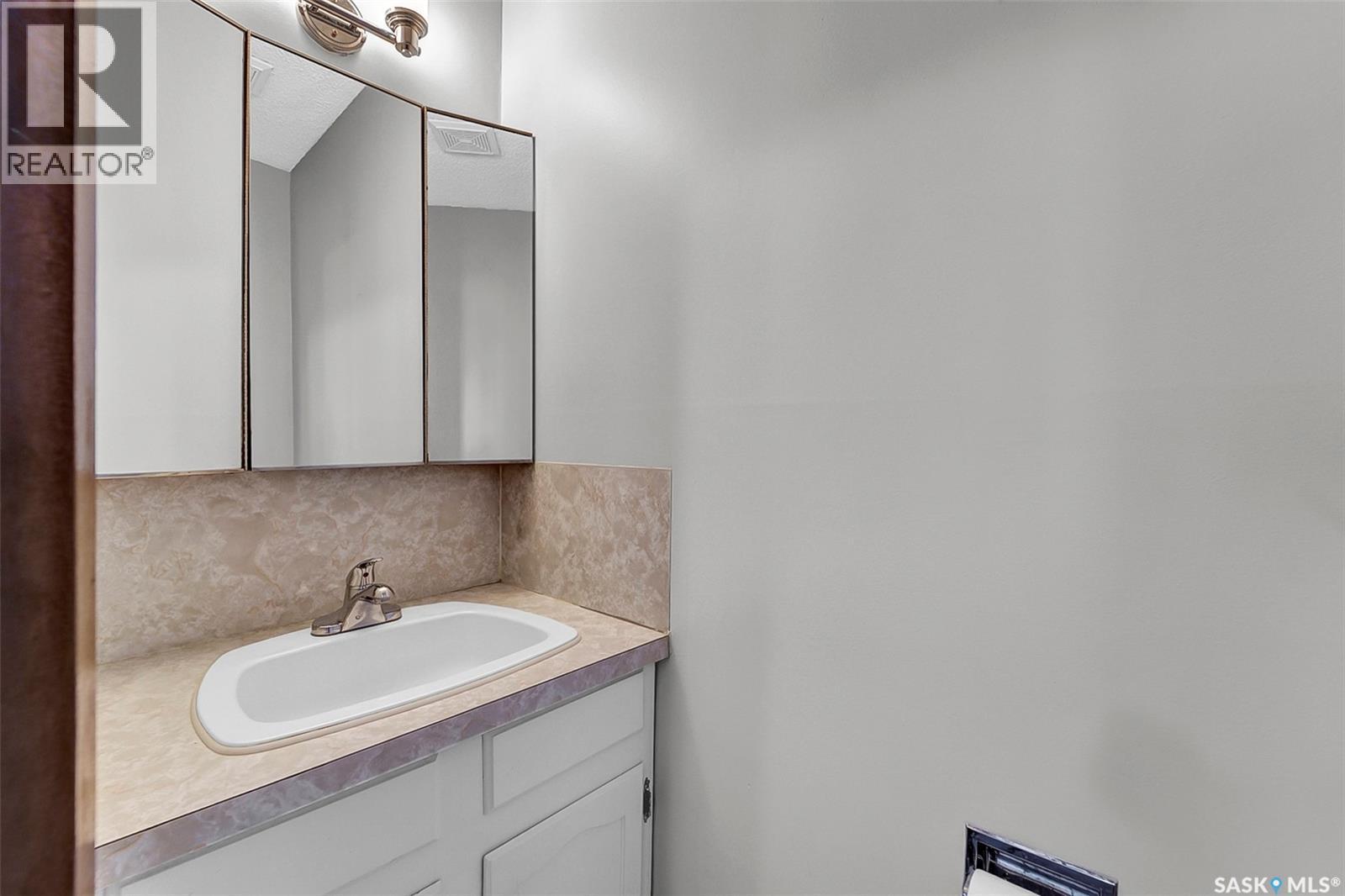 211 Main Street, Vanscoy, SK - Indoor Photo Showing Bathroom