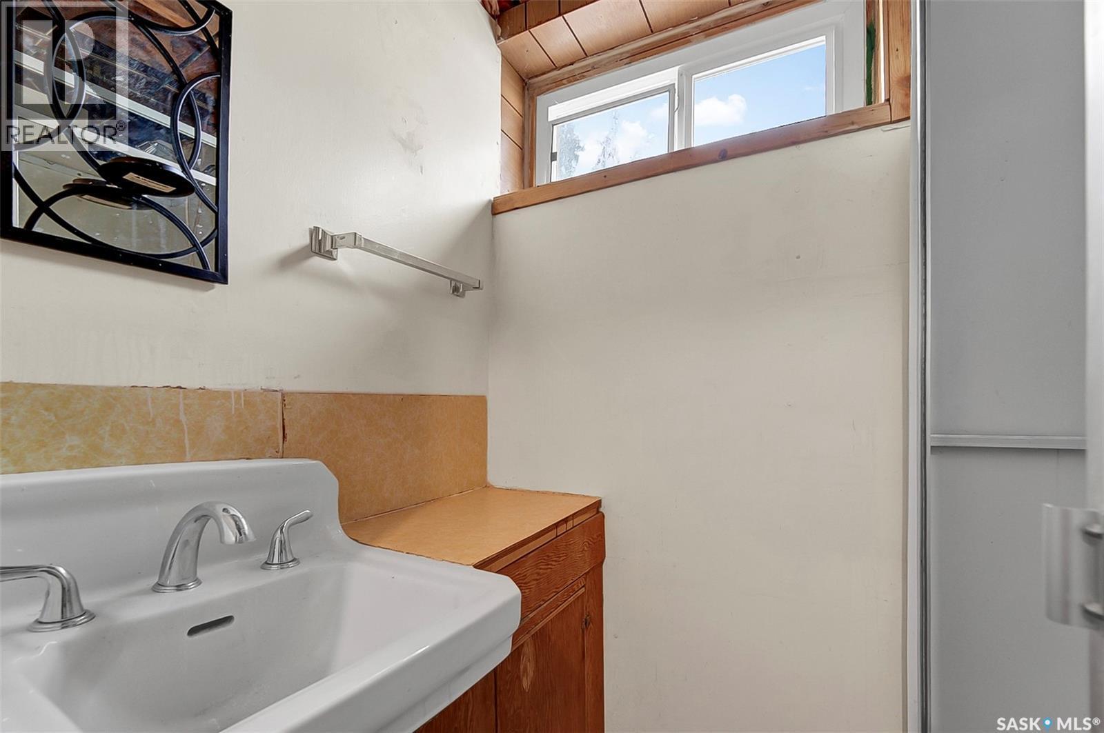 211 Main Street, Vanscoy, SK - Indoor Photo Showing Bathroom