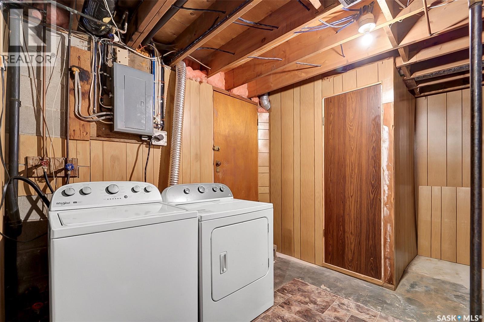 211 Main Street, Vanscoy, SK - Indoor Photo Showing Laundry Room