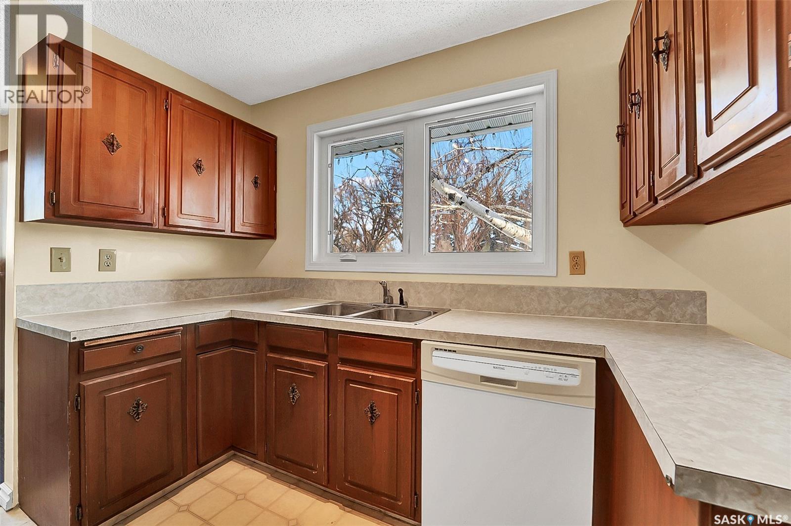 211 Main Street, Vanscoy, SK - Indoor Photo Showing Kitchen With Double Sink