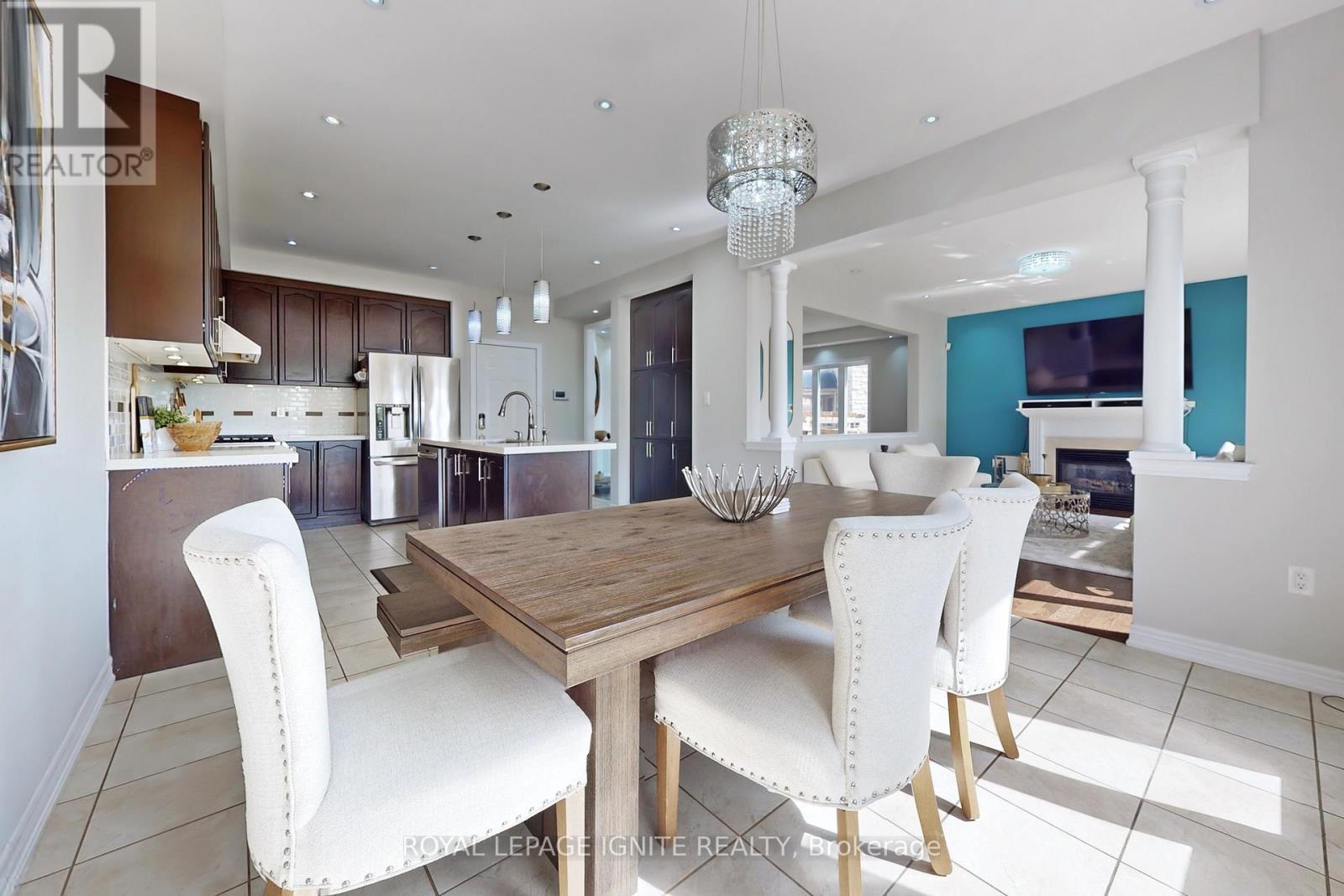 24 Arrowpoint Drive, Brampton, ON - Indoor Photo Showing Dining Room
