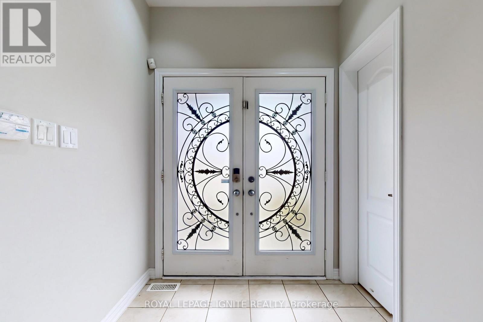 24 Arrowpoint Drive, Brampton, ON - Indoor Photo Showing Other Room