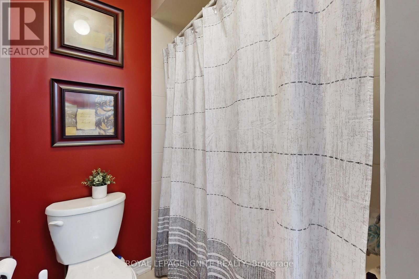 24 Arrowpoint Drive, Brampton, ON - Indoor Photo Showing Bathroom