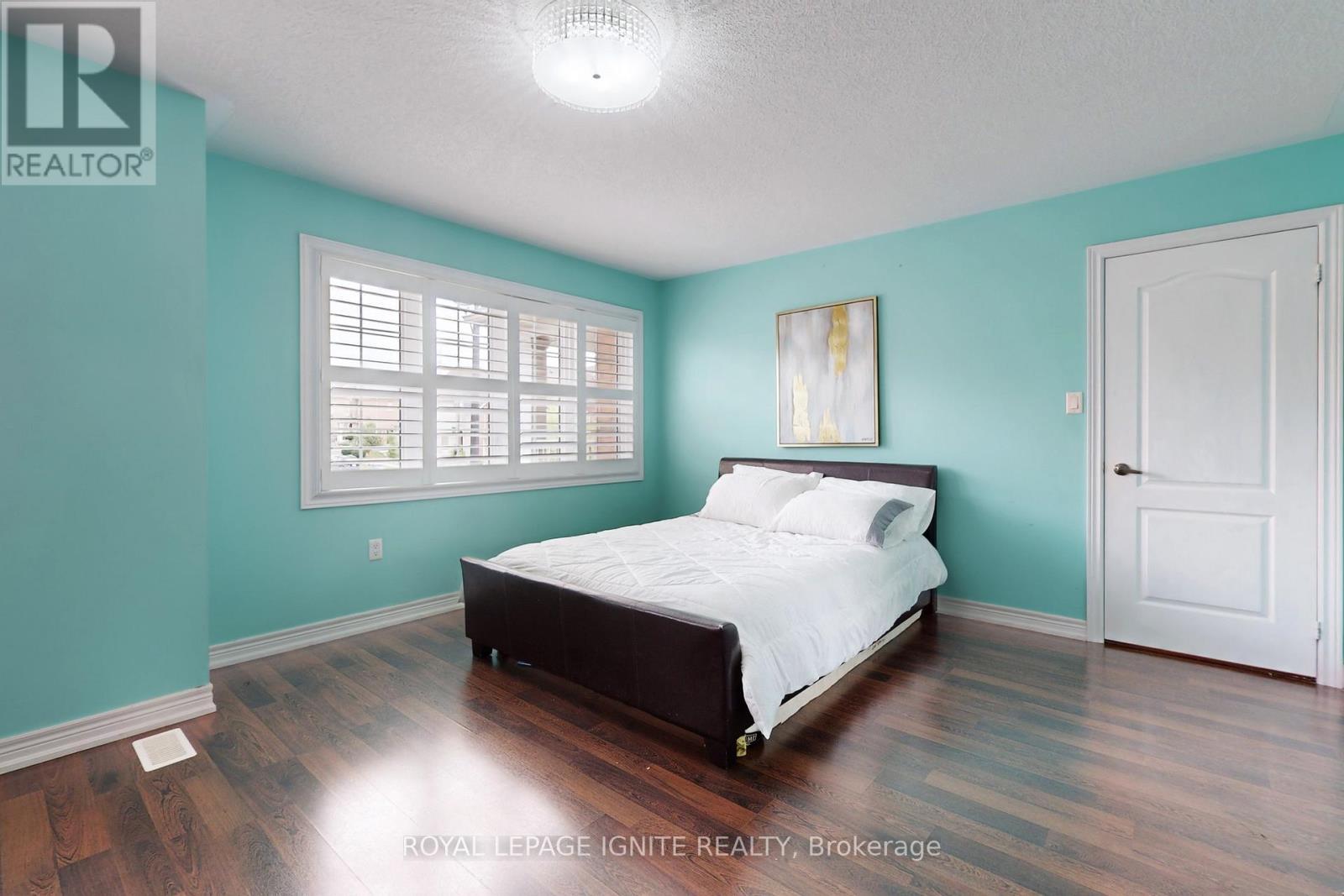24 Arrowpoint Drive, Brampton, ON - Indoor Photo Showing Bedroom