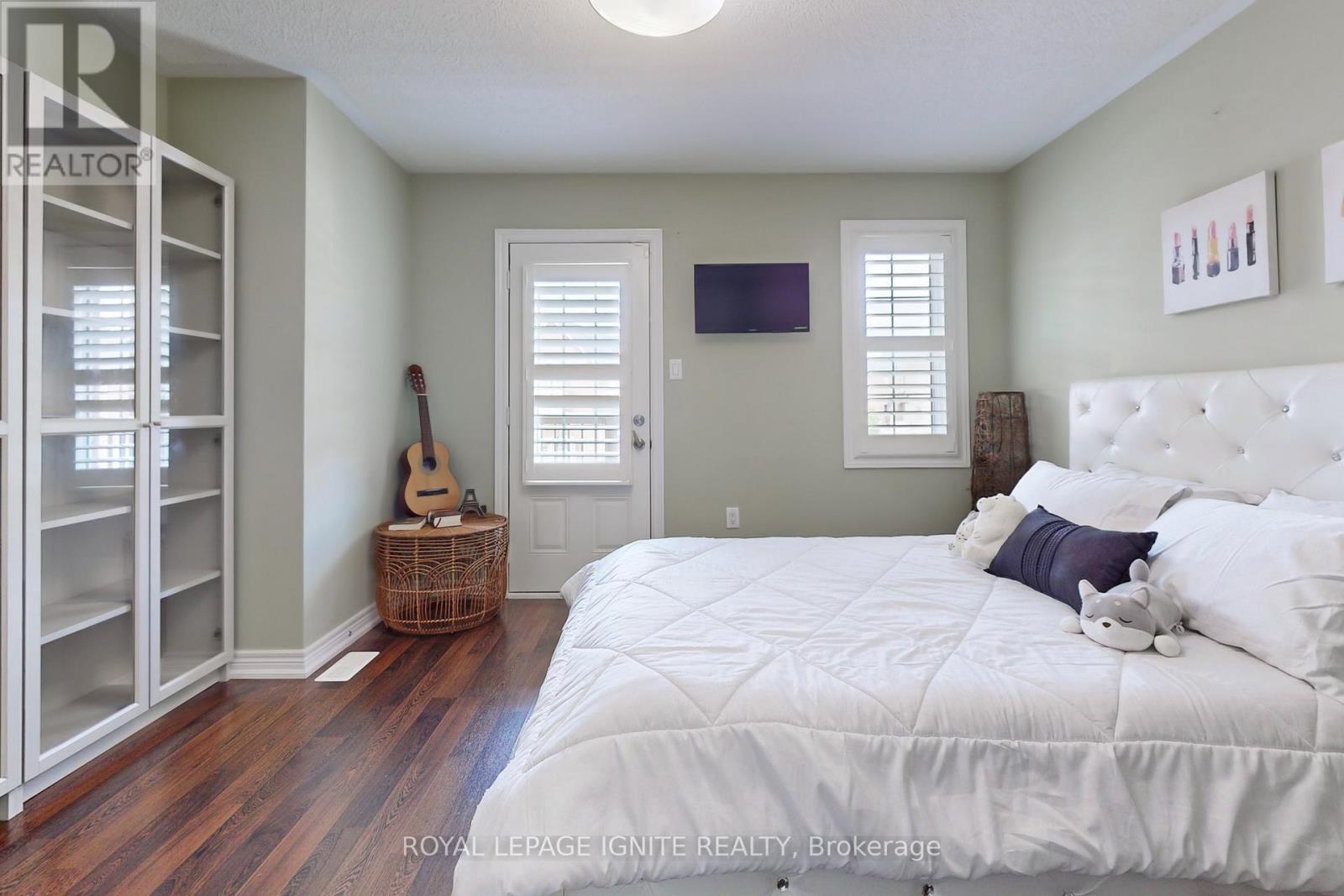 24 Arrowpoint Drive, Brampton, ON - Indoor Photo Showing Bedroom