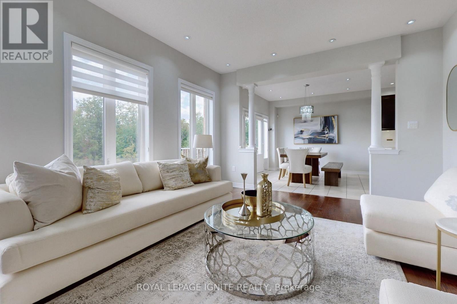 24 Arrowpoint Drive, Brampton, ON - Indoor Photo Showing Living Room