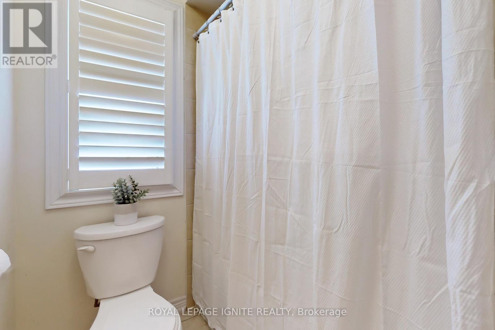 24 Arrowpoint Drive, Brampton, ON - Indoor Photo Showing Bathroom