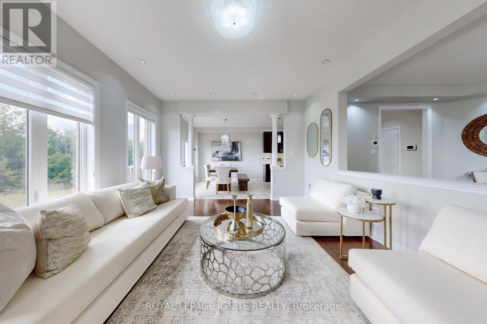 24 Arrowpoint Drive, Brampton, ON - Indoor Photo Showing Living Room