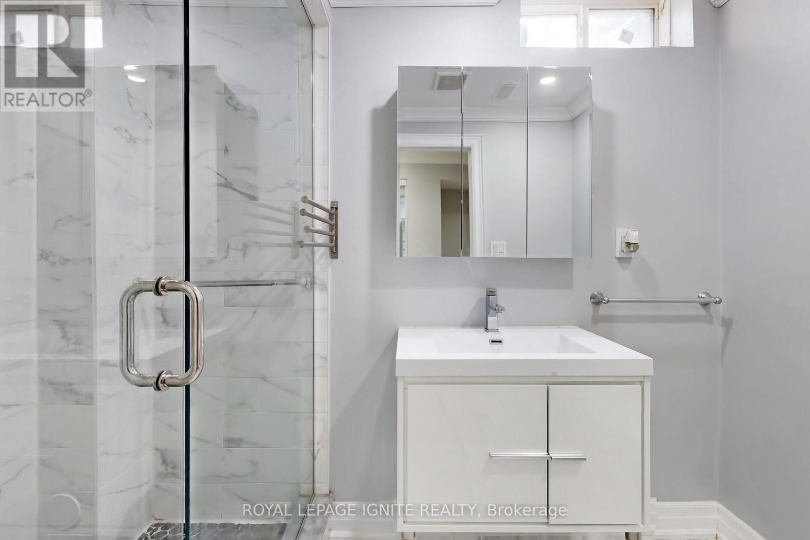 24 Arrowpoint Drive, Brampton, ON - Indoor Photo Showing Bathroom