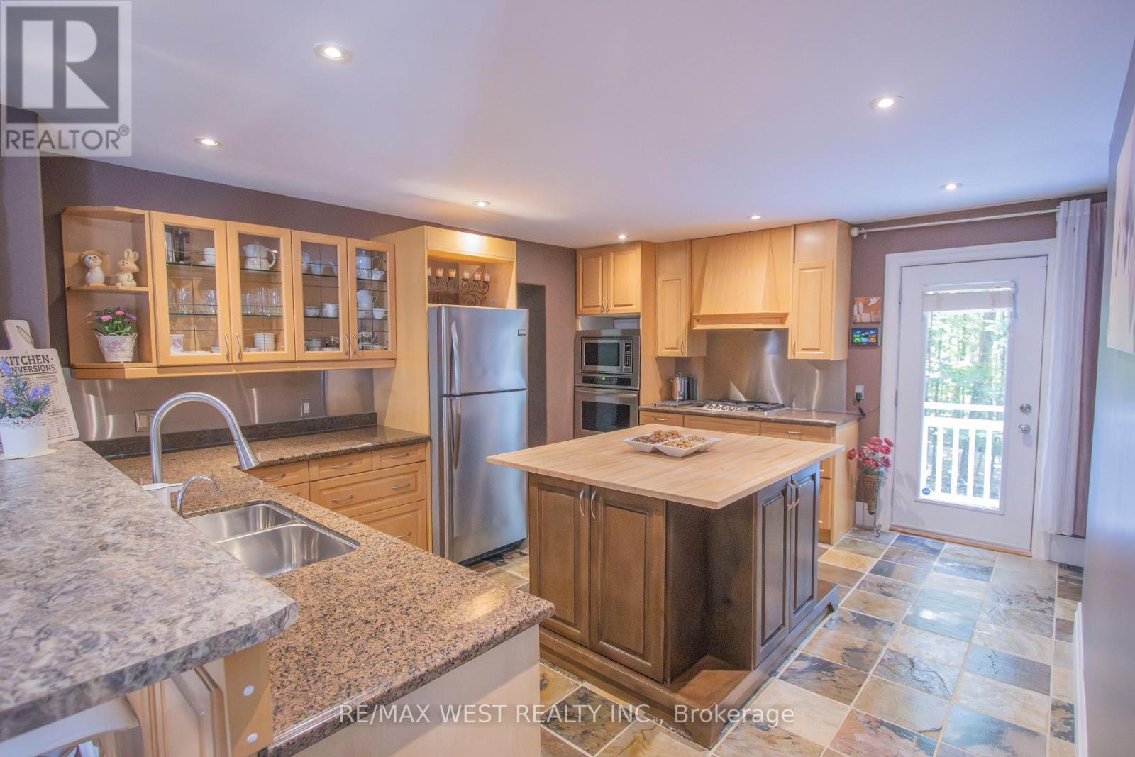 1158 Lorne Lane, Dysart Et Al, ON - Indoor Photo Showing Kitchen With Double Sink
