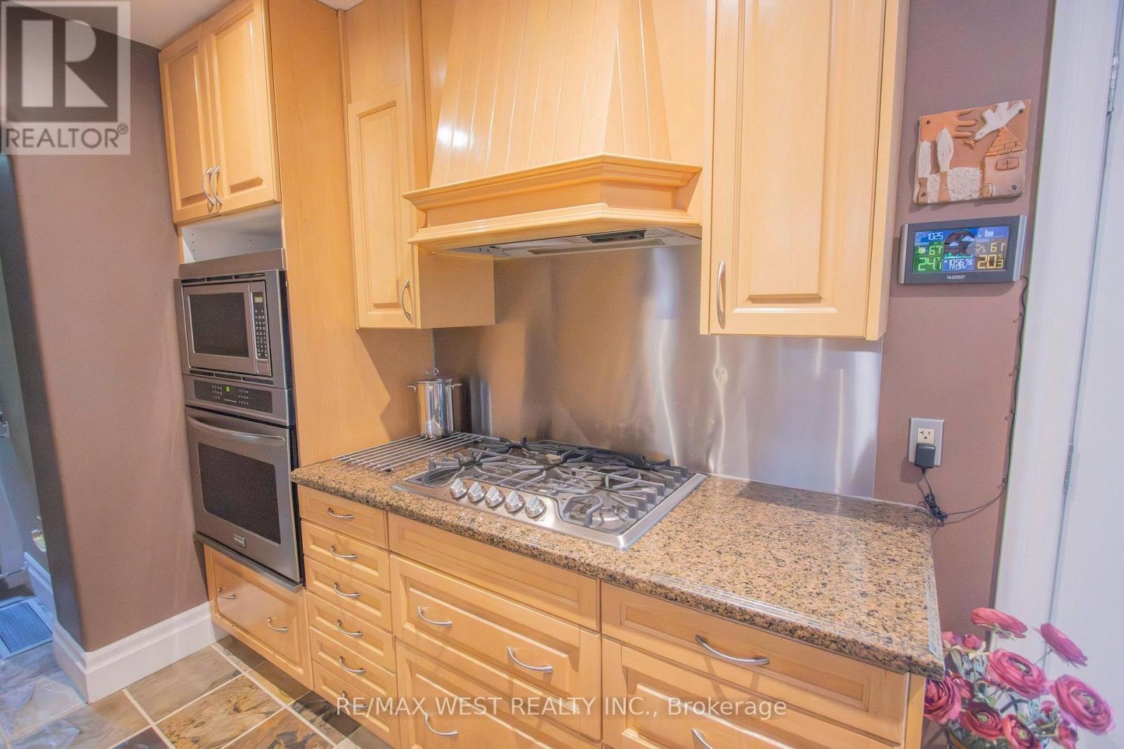 1158 Lorne Lane, Dysart Et Al, ON - Indoor Photo Showing Kitchen