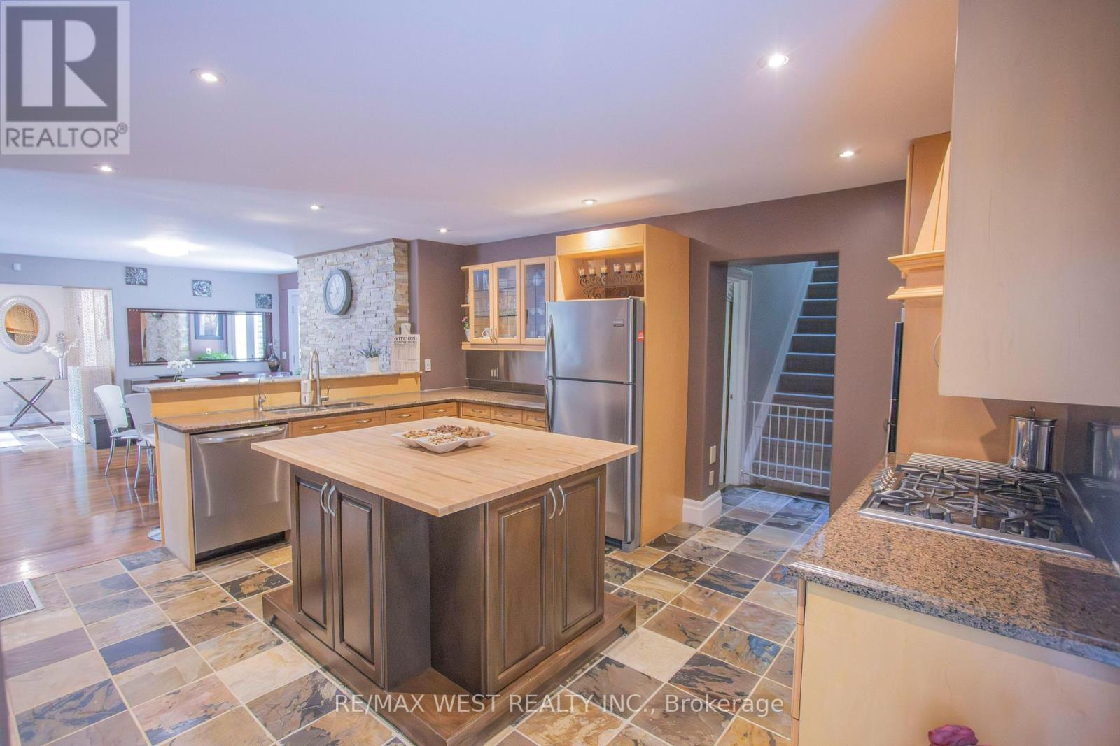 1158 Lorne Lane, Dysart Et Al, ON - Indoor Photo Showing Kitchen