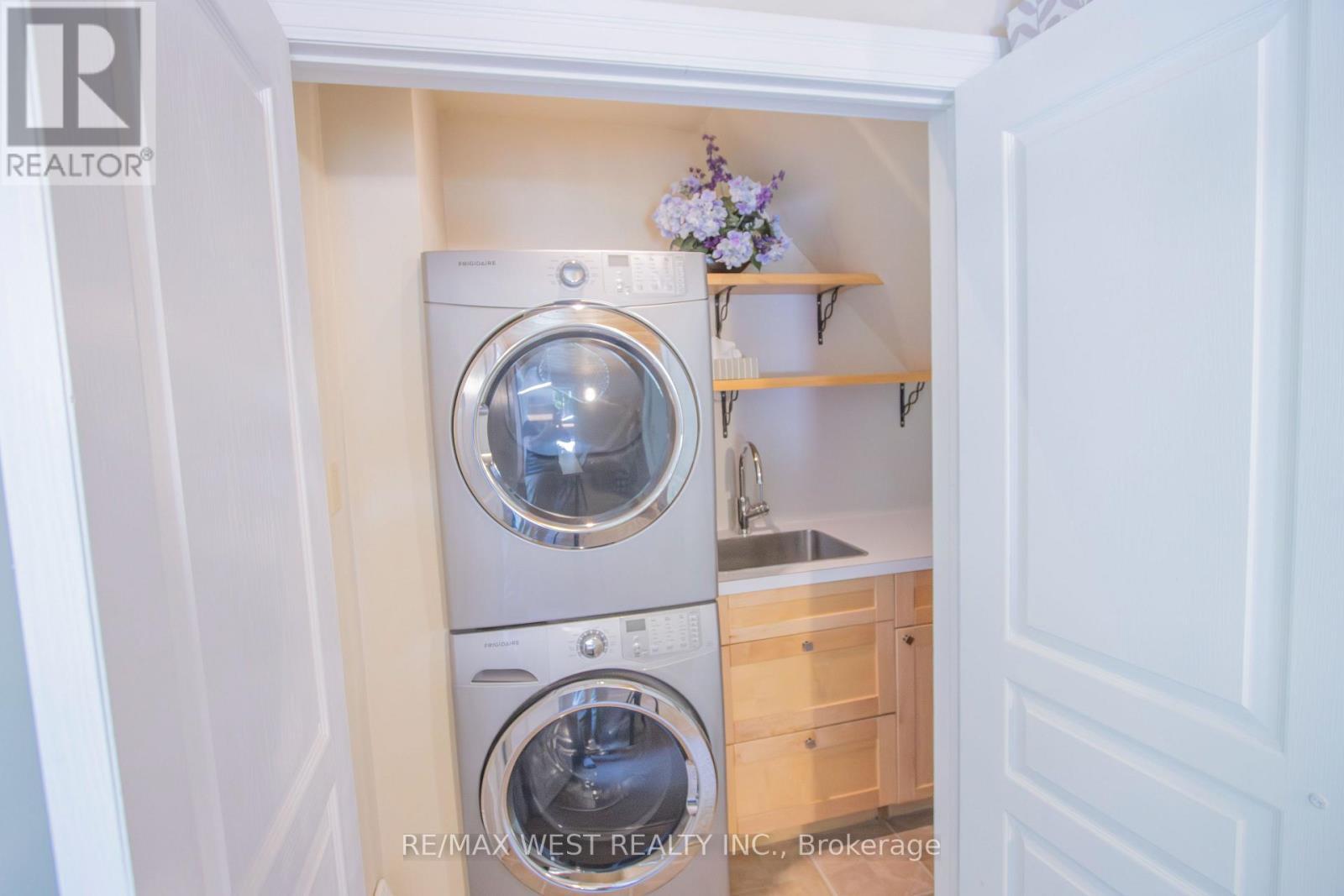 1158 Lorne Lane, Dysart Et Al, ON - Indoor Photo Showing Laundry Room