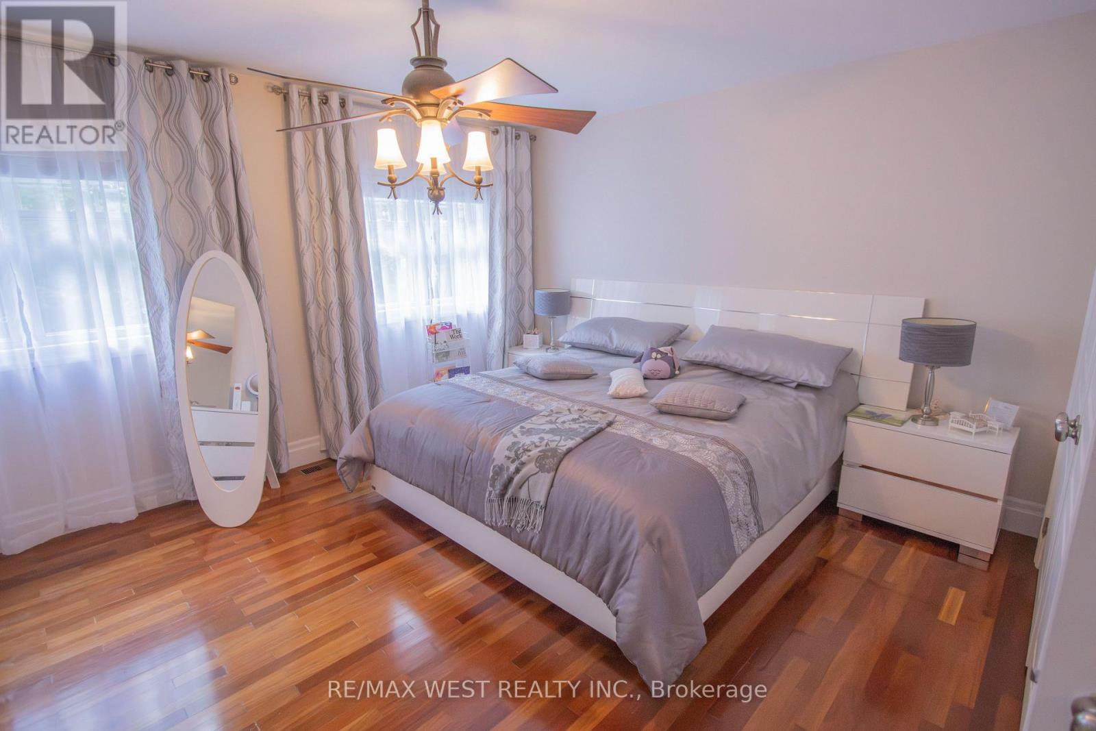 1158 Lorne Lane, Dysart Et Al, ON - Indoor Photo Showing Bedroom