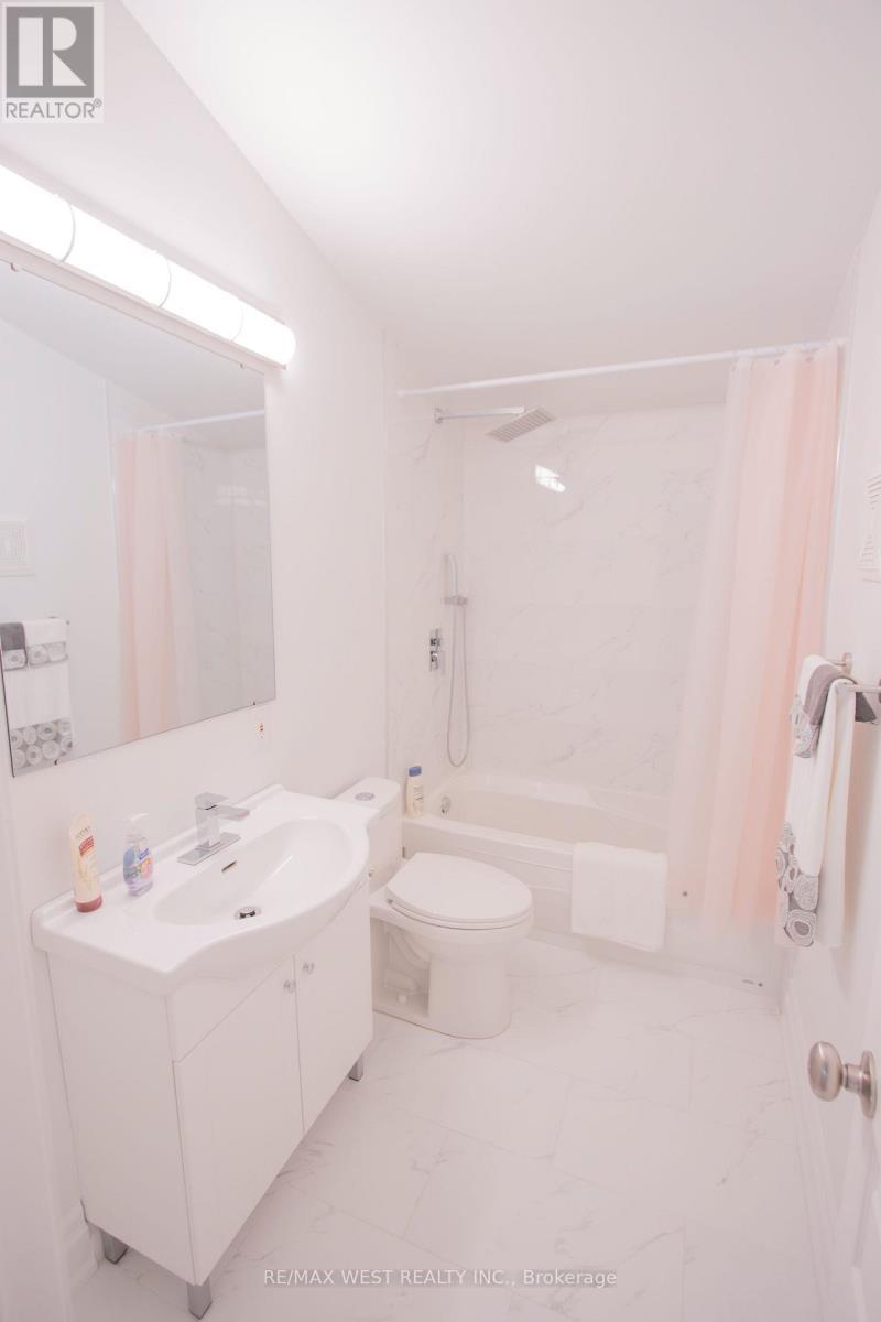 1158 Lorne Lane, Dysart Et Al, ON - Indoor Photo Showing Bathroom