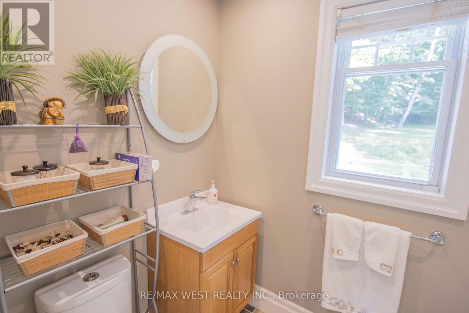 1158 Lorne Lane, Dysart Et Al, ON - Indoor Photo Showing Bathroom