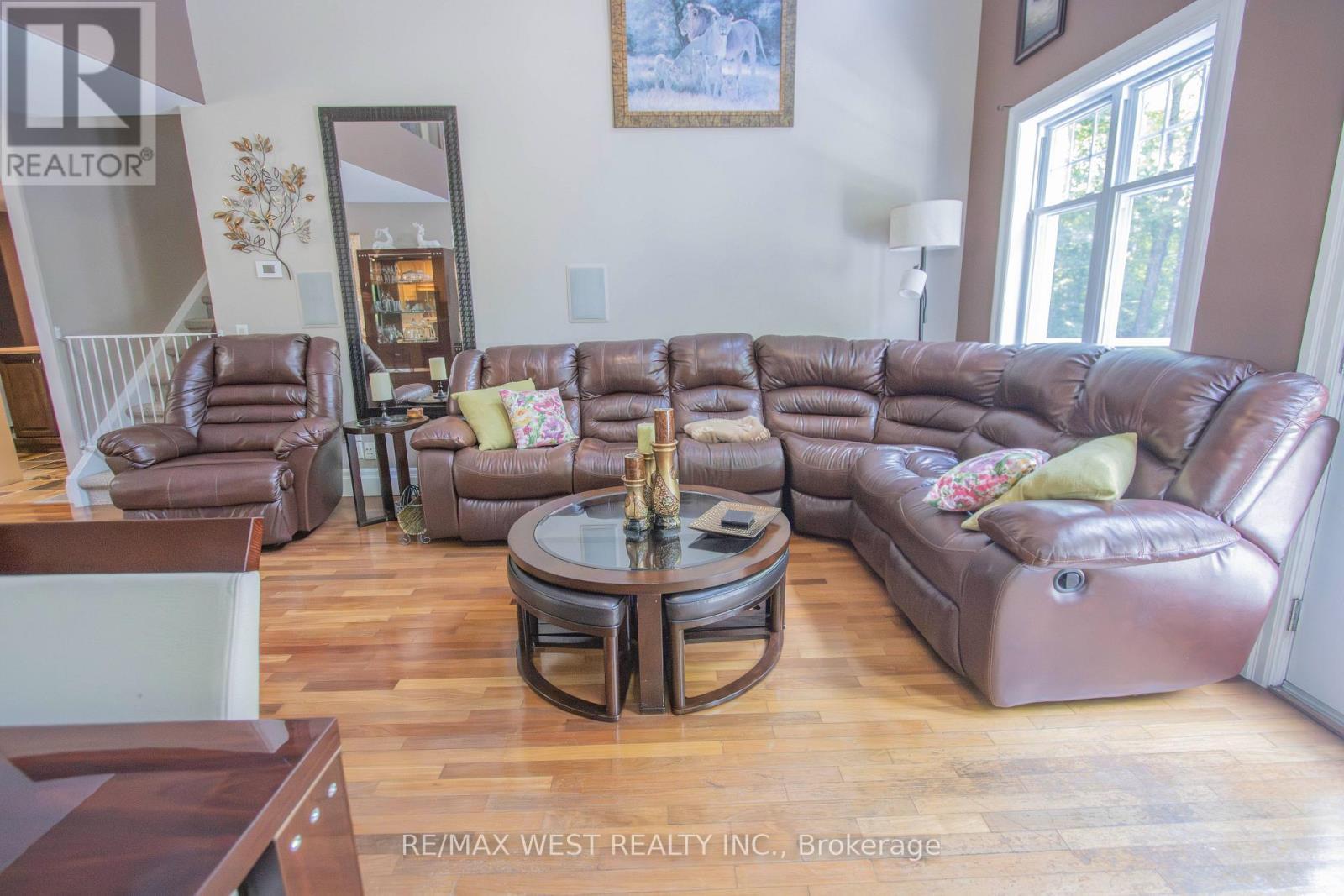 1158 Lorne Lane, Dysart Et Al, ON - Indoor Photo Showing Living Room