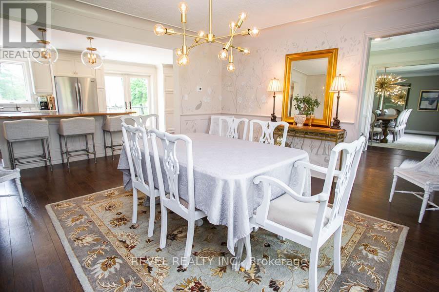 92 Highland Drive, Brantford, ON - Indoor Photo Showing Dining Room