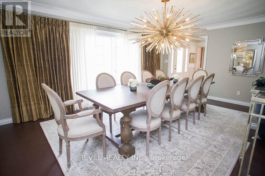 92 Highland Drive, Brantford, ON - Indoor Photo Showing Dining Room