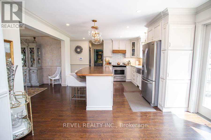 92 Highland Drive, Brantford, ON - Indoor Photo Showing Kitchen