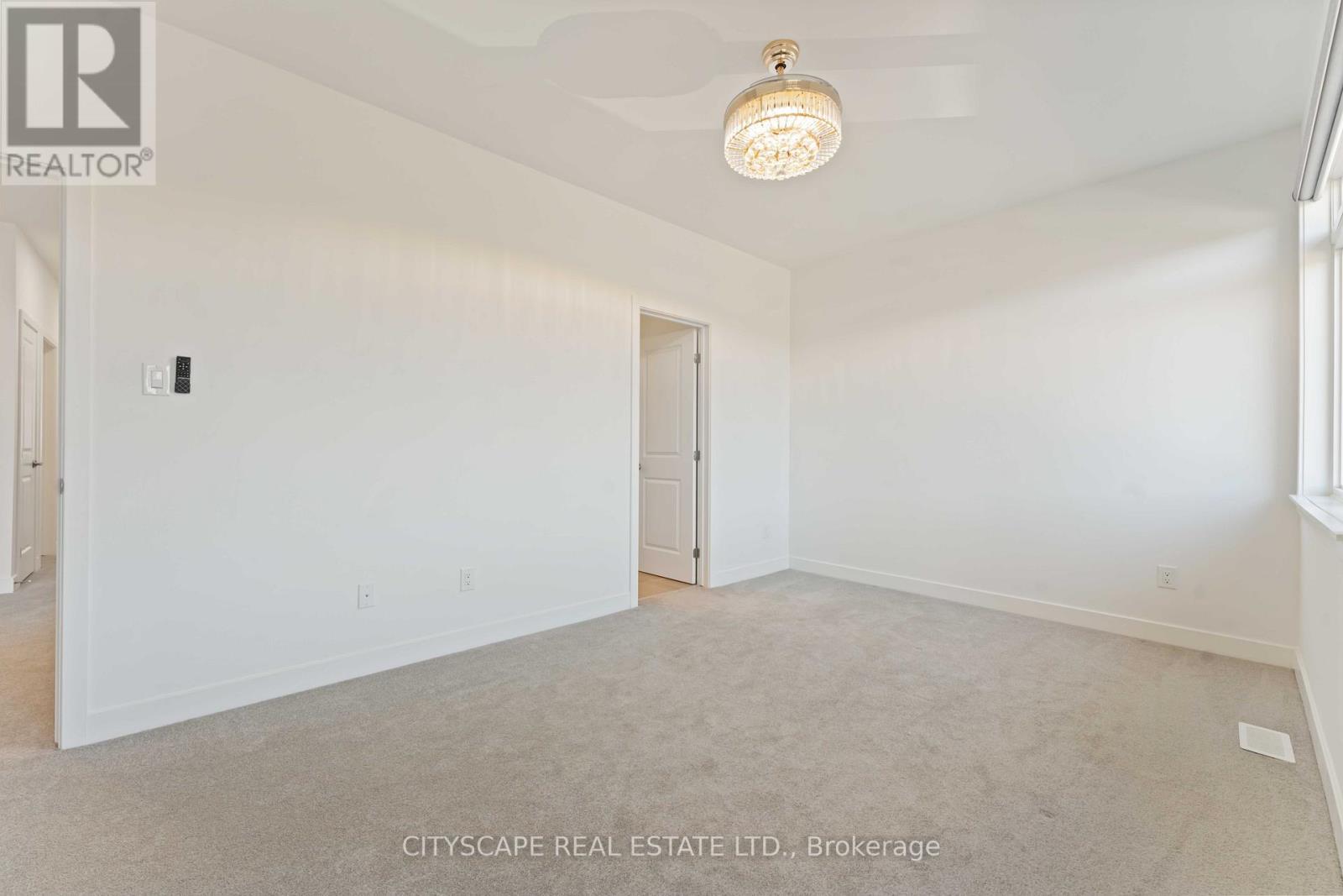 617 Kenabeek Terrace, Ottawa, ON - Indoor Photo Showing Other Room