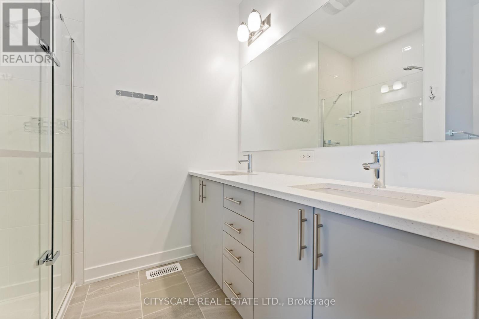 617 Kenabeek Terrace, Ottawa, ON - Indoor Photo Showing Bathroom