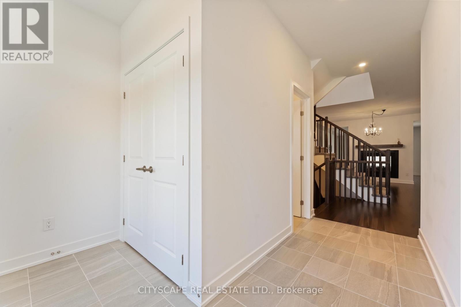 617 Kenabeek Terrace, Ottawa, ON - Indoor Photo Showing Other Room