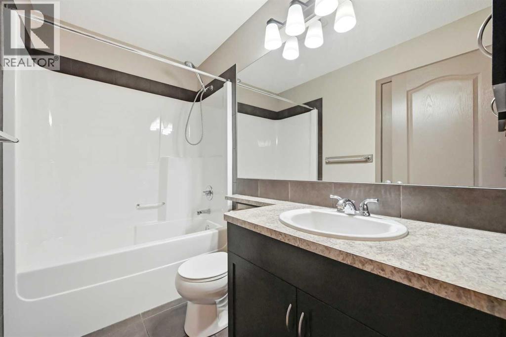 28 Skyview Shores Terrace Ne, Calgary, AB - Indoor Photo Showing Bathroom