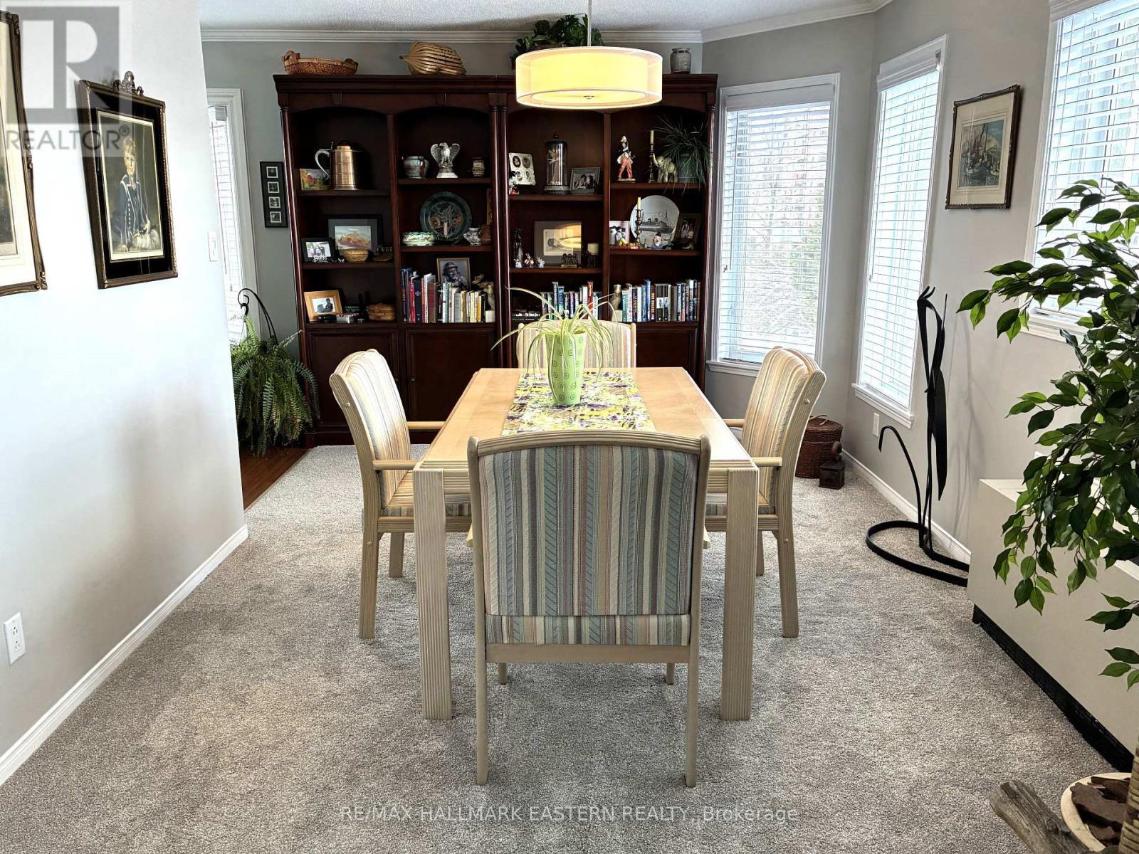 304C - 1099 Clonsilla Avenue Sw, Peterborough (Otonabee Ward 1), ON - Indoor Photo Showing Dining Room