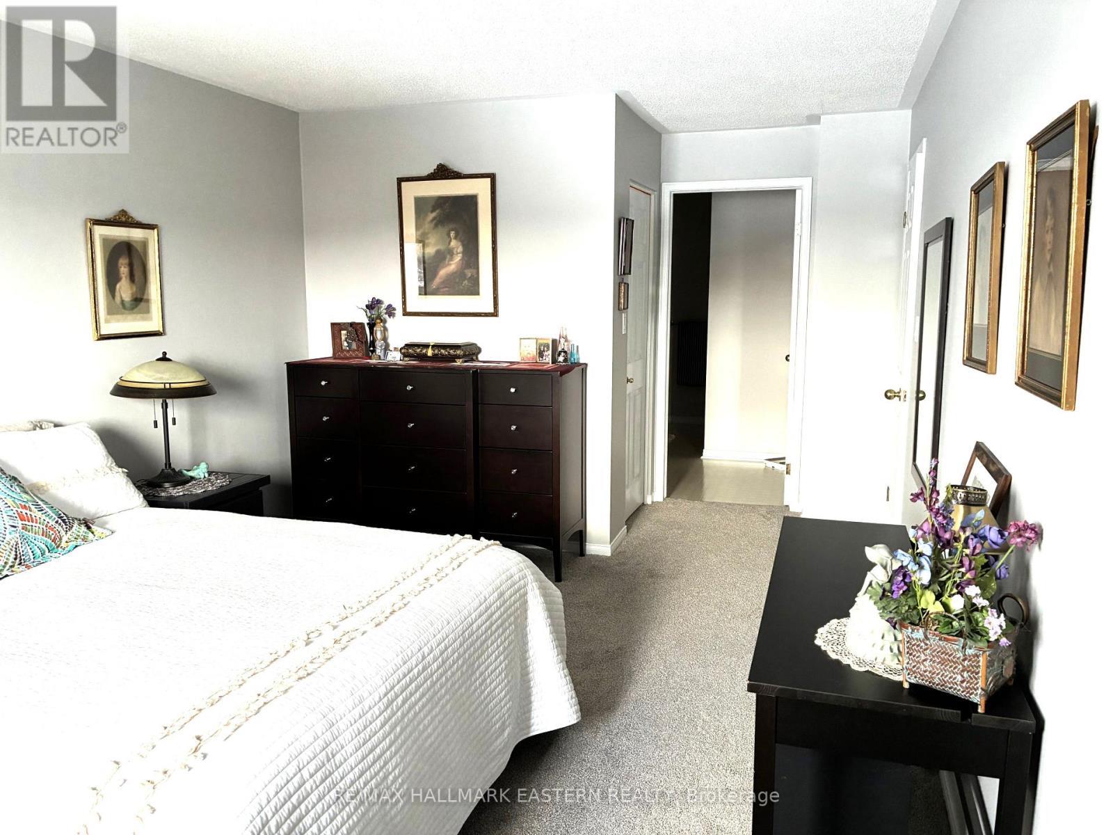 304C - 1099 Clonsilla Avenue Sw, Peterborough (Otonabee Ward 1), ON - Indoor Photo Showing Bedroom