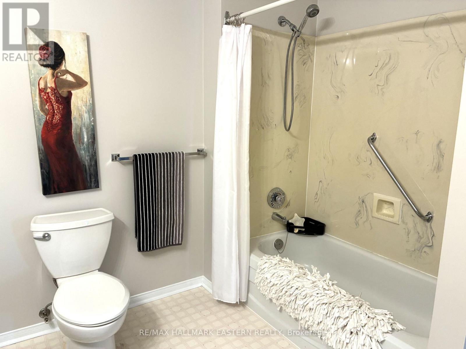 304C - 1099 Clonsilla Avenue Sw, Peterborough (Otonabee Ward 1), ON - Indoor Photo Showing Bathroom