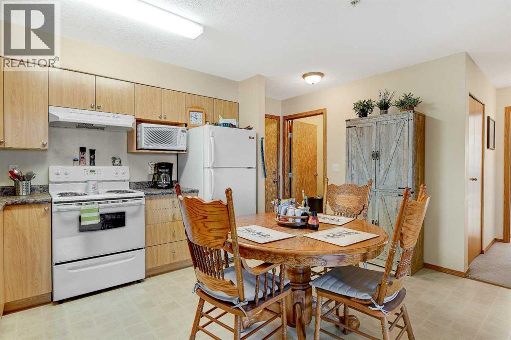 206, 12015 Royal Oaks Drive, Grande Prairie, AB - Indoor Photo Showing Kitchen