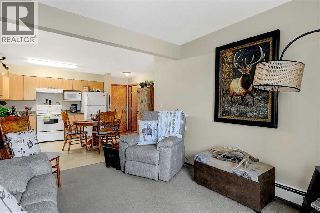 206, 12015 Royal Oaks Drive, Grande Prairie, AB - Indoor Photo Showing Living Room