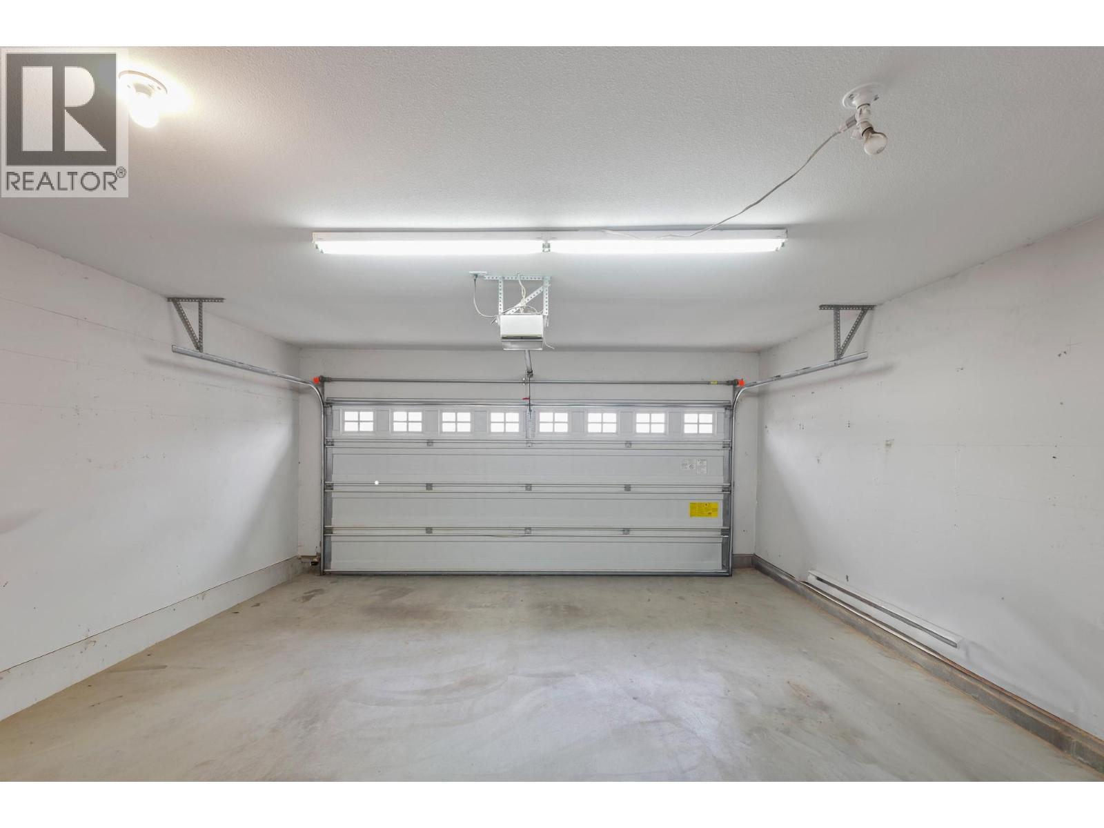 3788 Bird Place Unit# 146, Kelowna, BC - Indoor Photo Showing Garage