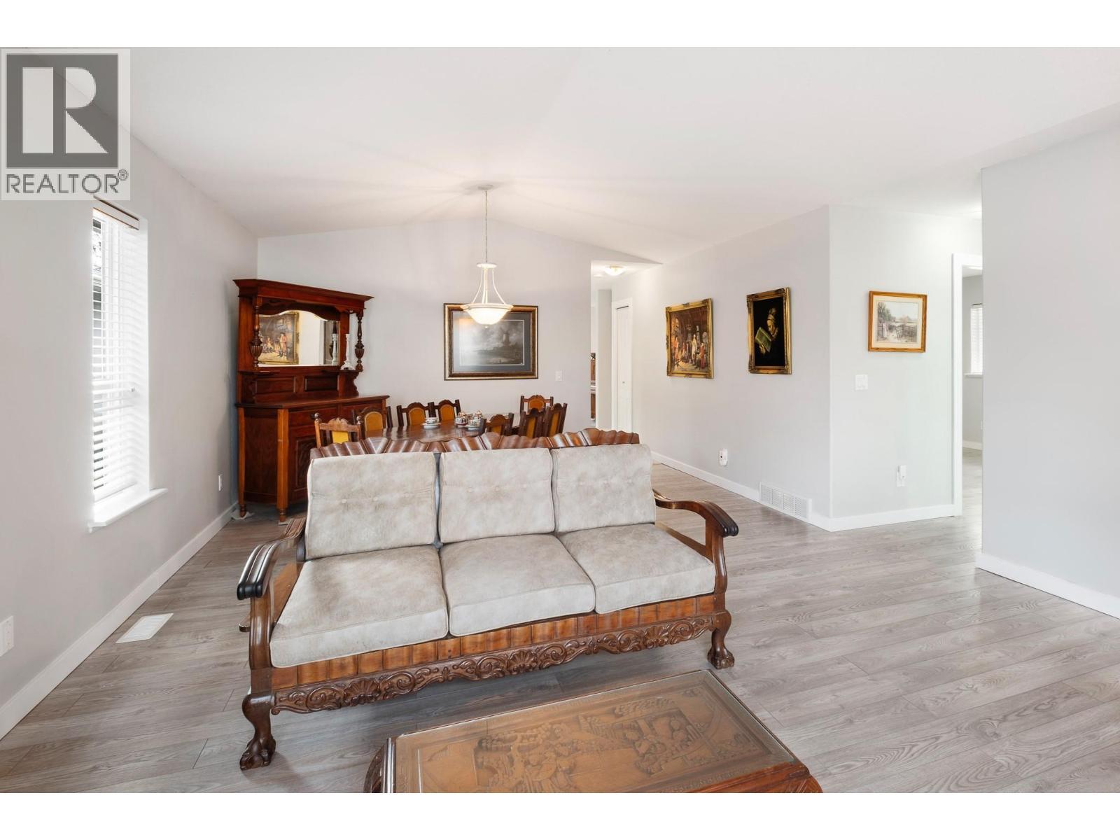 3788 Bird Place Unit# 146, Kelowna, BC - Indoor Photo Showing Living Room