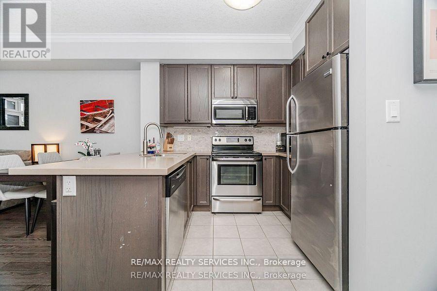 112 - 5317 Upper Middle Road, Burlington, ON - Indoor Photo Showing Kitchen With Upgraded Kitchen